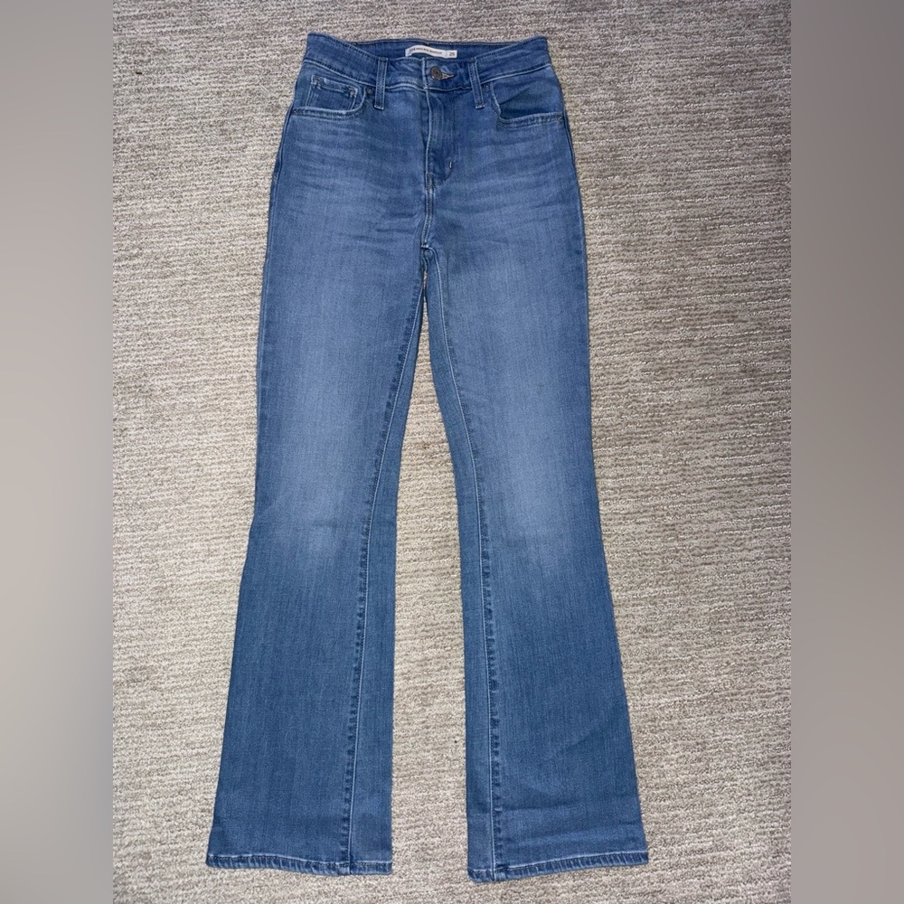 Levi’s 725 high rise bootcut jeans